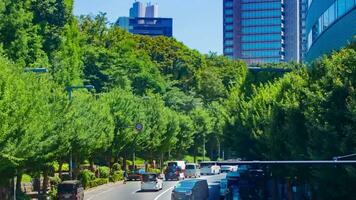 en Timelapse av de trafik sylt på de urban gata i tokyo tele skott luta video