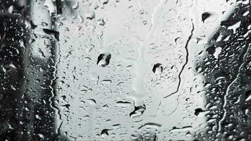 pioggia su un' auto finestra bicchiere video
