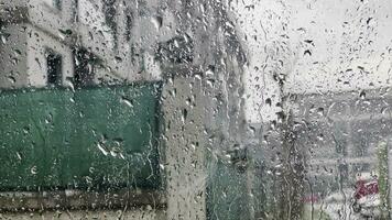 chuva em uma carro janela vidro video