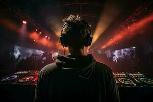 ai generado entre bastidores ritmo cautivador perspectiva de un DJ en acción desde detrás ai generado foto