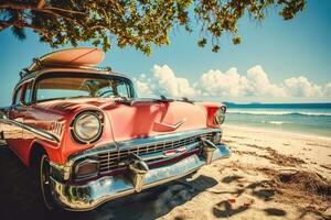 ai generado un antiguo coche estacionado en un tropical playa con un canoa en el techo. foto