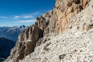 vista de los picos de las montañas brenta dolomitas. trentino, italia foto