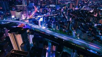 een nacht timelapse van panoramisch stadsgezicht in Osaka hoog hoek breed schot pannen video