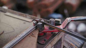 builder bends the fittings at construction sites video