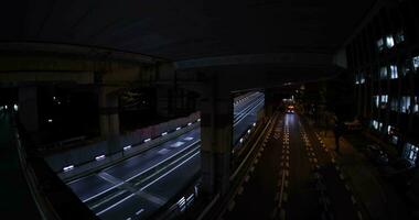 un noche tráfico mermelada a el ciudad calle en tokio pescado ojo Disparo video