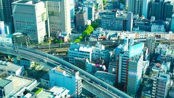 uma crepúsculo espaço de tempo do panorama paisagem urbana perto a estrada de ferro dentro Osaka telefoto tiro ampliação video