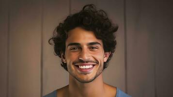 ai generado retrato de un masculino modelo con un radiante sonrisa mirando foto