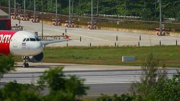 AirAsia plane turn the runway video