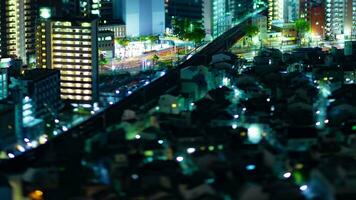 un noche lapso de tiempo de miniatura paisaje urbano en Osaka alto ángulo video