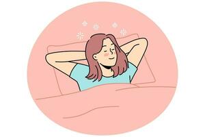 mujer joven feliz acostada en la cama durmiendo. niña sonriente relajarse en el dormitorio soñando o tomando una siesta. relajación y comodidad. ilustración vectorial vector