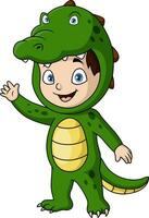 linda pequeño chico dibujos animados vistiendo cocodrilo disfraz vector