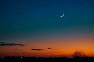 ai generado un noche cielo con nubes y un creciente foto