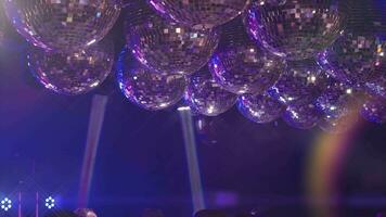 spegel bollar och skede lampor på fest video