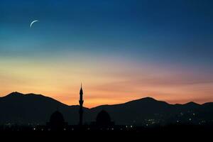 ai generado un mezquita en noche y Luna en antecedentes Ramadán kareem celebracion foto