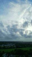aérien métrage de hitchin ville de Angleterre Royaume-Uni pendant nuageux et venteux journée. octobre 28, 2023 video