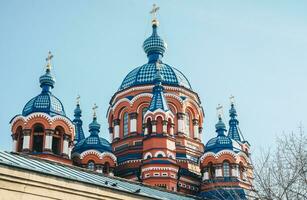 hermosa arquitectura de kazan Iglesia un icónico ortodoxo Iglesia en el ciudad de irkutsk, Rusia. foto