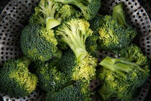 Preparation of broccoli to steam cooking photo