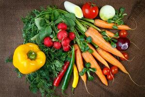 todavía vida con varios Fresco orgánico vegetales foto