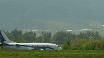 Boeing 737 of SCAT taxiing video