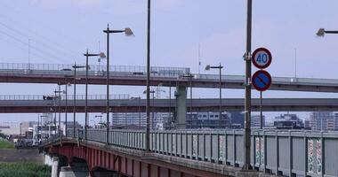 ein der Verkehr Marmelade beim das Innenstadt Straße und Autobahn Tele Schuss video