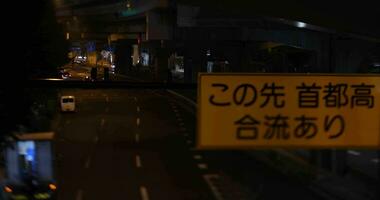 een nacht miniatuur verkeer jam Bij de stad straat in tokyo video