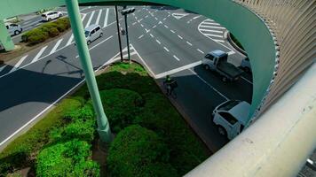 en Timelapse av trafik sylt på de stadens centrum gata i tokyo bred skott panorering video