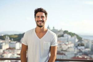 ai generado sonriente caucásico hombre a calle foto