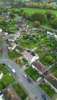 aéreo imágenes de hitchin ciudad de Inglaterra Reino Unido durante nublado y Ventoso día. octubre 28, 2023 video