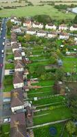 antenn antal fot av hitchin stad av England Storbritannien under molnig och blåsigt dag. oktober 28:e, 2023 video