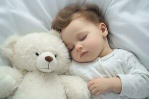 ai generado linda pequeño chico dormido con osito de peluche oso en blanco cama a hogar, ai generado foto