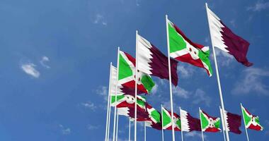 burundi e Qatar bandiere agitando insieme nel il cielo, senza soluzione di continuità ciclo continuo nel vento, spazio su sinistra lato per design o informazione, 3d interpretazione video