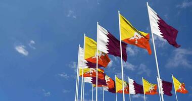 bhutan e Qatar bandiere agitando insieme nel il cielo, senza soluzione di continuità ciclo continuo nel vento, spazio su sinistra lato per design o informazione, 3d interpretazione video