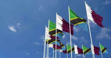 Tanzania e Qatar bandiere agitando insieme nel il cielo, senza soluzione di continuità ciclo continuo nel vento, spazio su sinistra lato per design o informazione, 3d interpretazione video
