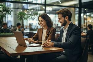 ai generado negocio personas trabajando en ordenador portátil en cafetería. empresario y mujer de negocios trabajando juntos, empresario y mujer de negocios trabajando juntos con ordenador portátil en oficina, ai generado foto