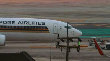 Airplanes at the terminal, air traffic video