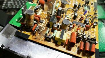reparar impreso electrónico tablero a microchips y semiconductores crisis foto