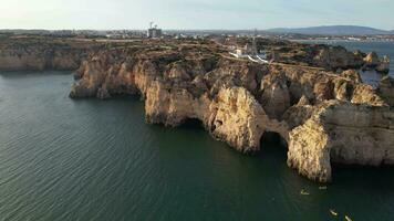 ponta da piedade nel lago, nel Portogallo. sbalorditivo natura paesaggio video