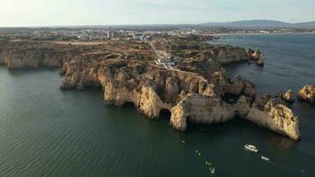 ponta da piedade i lagos, i portugal. fantastisk natur landskap video