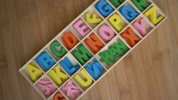 färgrik alfabet brev video