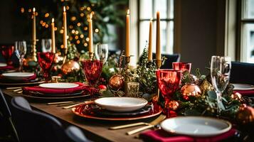 ai generado mesa decoración, fiesta paisaje de mesa y formal cena mesa ajuste para Navidad, Días festivos y evento celebracion, Inglés país decoración y hogar peinado foto