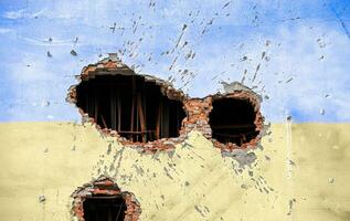 explosión dañado azul amarillo casa pared guerra en Ucrania foto