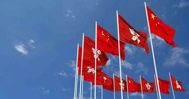 hong kong y China banderas ondulación juntos en el cielo, sin costura lazo en viento, espacio en izquierda lado para diseño o información, 3d representación video