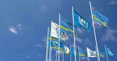 aruba et uni nations, ONU drapeaux agitant ensemble dans le ciel, sans couture boucle dans vent, espace sur la gauche côté pour conception ou information, 3d le rendu video