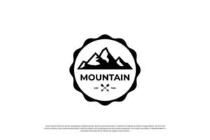 Clásico Insignia montaña aventuras logo diseño. montaña viaje emblema. vector