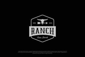 Longhorn búfalo, vaca, toro logo diseño. Insignia modelo para tu negocio rancho vector