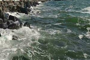 tormenta mar ondas, verano mar antecedentes. tormenta a el mar. desafío conceptual antecedentes con fuerte viento y alto olas video