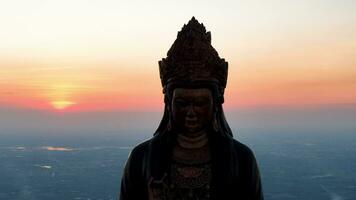 Aussicht von ba den Berg Tourist Bereich, tay neunh Provinz, Vietnam. ein einzigartig Buddhist die Architektur mit das höchste Elevation im das Bereich Aussicht von unten ist sehr schöne. video