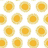 resumen amarillo soles sin costura modelo en blanco antecedentes. geométrico circulo repetir modelo en minimalista estilo. tela, papel, ropa verano diseño. vector