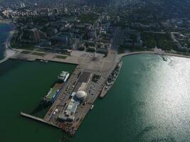 parte superior ver de el centro de deportes acuáticos y muelle de novorossiysk foto