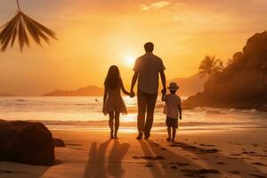 silueta de contento familia en el playa a hermosa puesta de sol fondo, posterior ver de un contento familia caminando mano en mano abajo un paraíso playa durante atardecer, ai generado foto